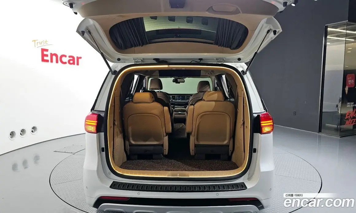 Kia Carnival 2018 2.2 автомат (гидро), фото 20 Kia Carnival 2018 2.2 автомат (гидро), фото 20