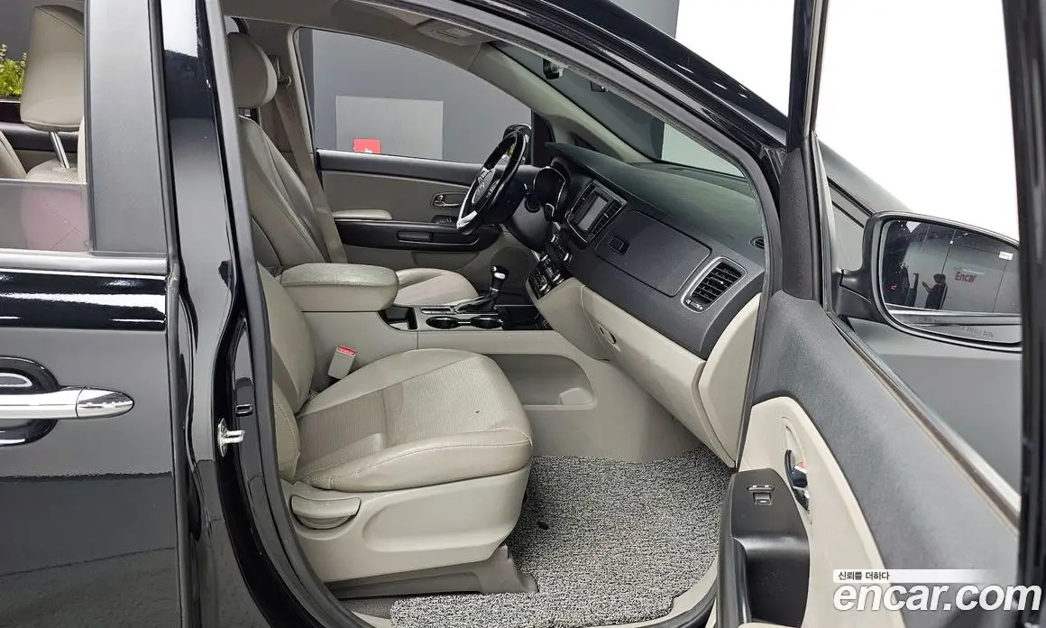 Kia Carnival 2018 2.2 автомат (гидро), фото 11