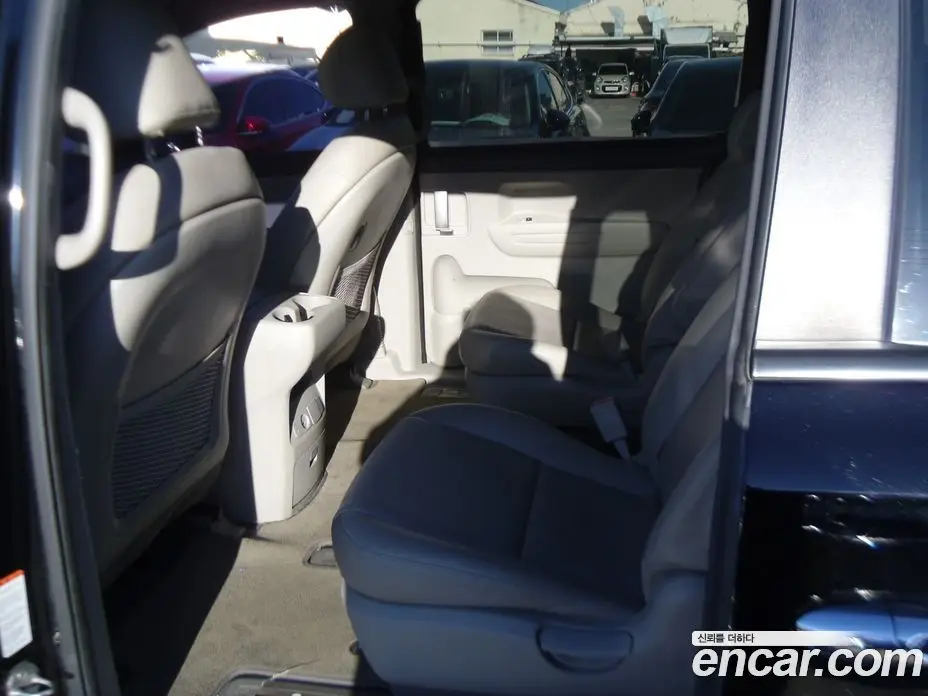 Kia Carnival 2018 2.2 автомат (гидро), фото 11 Kia Carnival 2018 2.2 автомат (гидро), фото 11