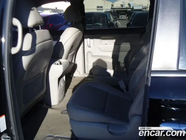 Kia Carnival 2018 2.2 автомат (гидро), миниатюра 11 Kia Carnival 2018 2.2 автомат (гидро), миниатюра 11