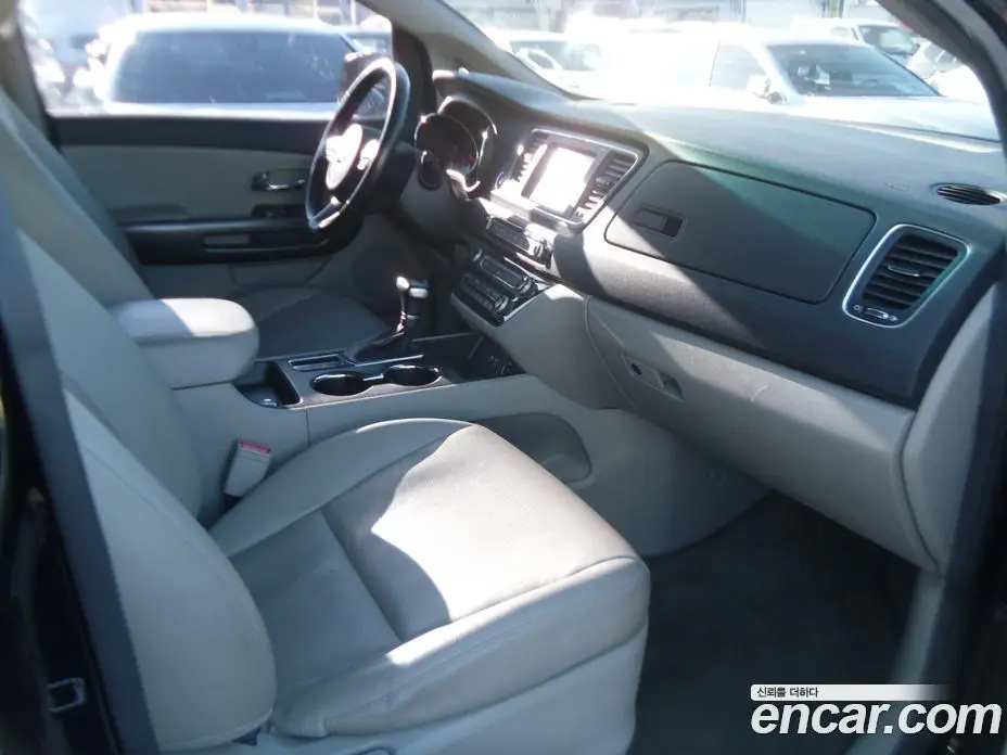 Kia Carnival 2018 2.2 автомат (гидро), фото 15 Kia Carnival 2018 2.2 автомат (гидро), фото 15