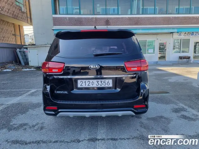 Kia Carnival 2019 2.2 автомат (гидро), миниатюра 4