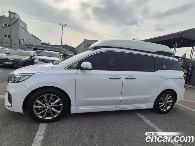 Kia Carnival 2020 2.2 автомат (гидро), миниатюра 3