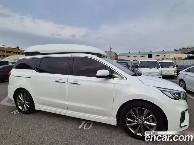 Kia Carnival 2020 2.2 автомат (гидро), миниатюра 4
