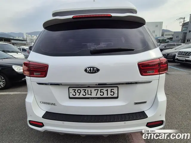 Kia Carnival 2020 2.2 автомат (гидро), миниатюра 5