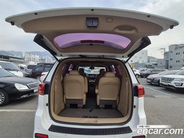 Kia Carnival 2020 2.2 автомат (гидро), миниатюра 6