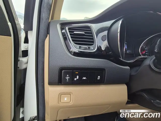 Kia Carnival 2020 2.2 автомат (гидро), миниатюра 8