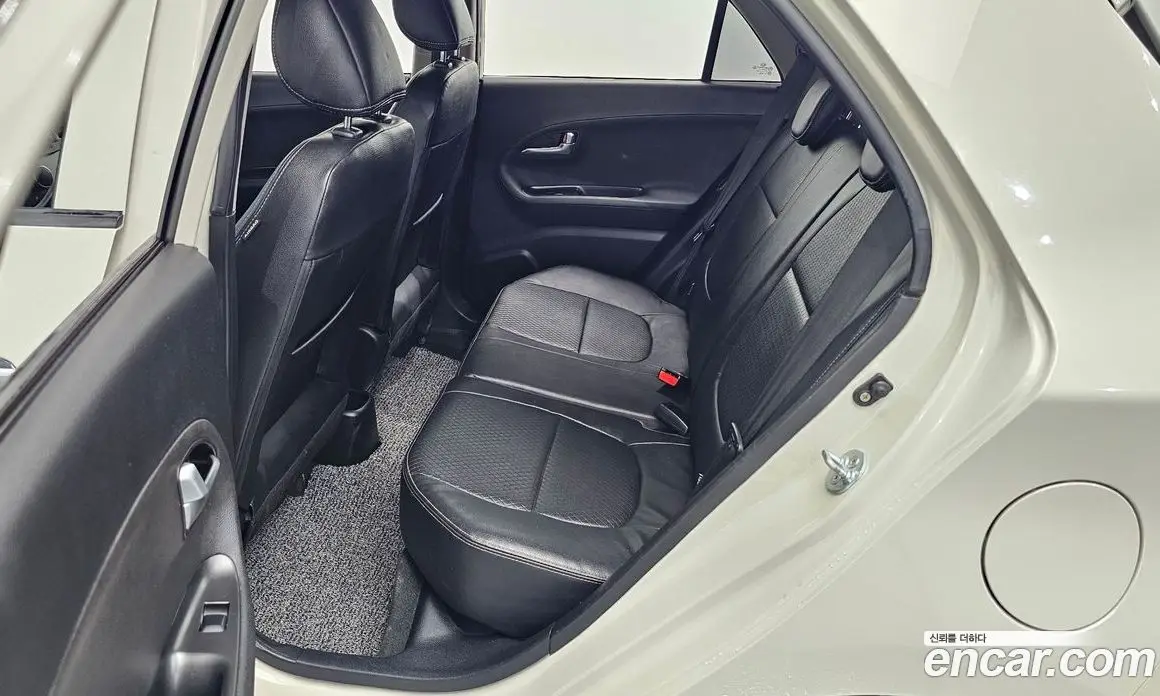 Kia Morning 2012 1.0 автомат (гидро), фото 17