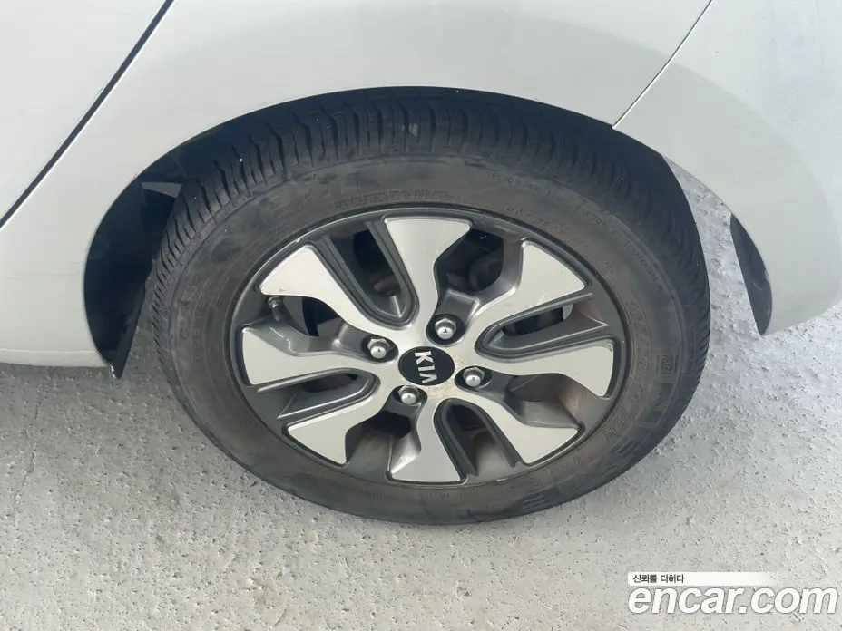 Kia Morning 2015 1.0 автомат (гидро), фото 5 Kia Morning 2015 1.0 автомат (гидро), фото 5