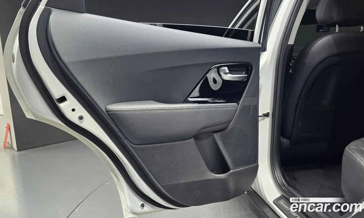 Kia Niro 2021 0.2 автомат (гидро), фото 14 Kia Niro 2021 0.2 автомат (гидро), фото 14