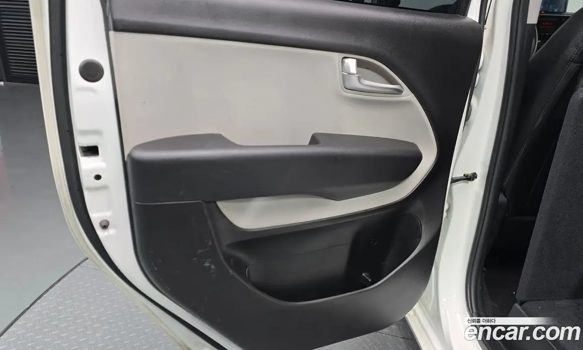 Kia Ray 2022 1.0 автомат (гидро), фото 15