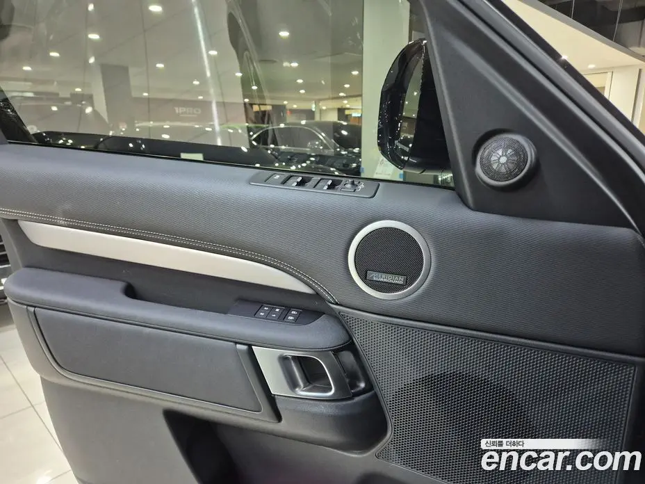 Land Rover Discovery 2025 3.0 автомат (гидро), фото 16