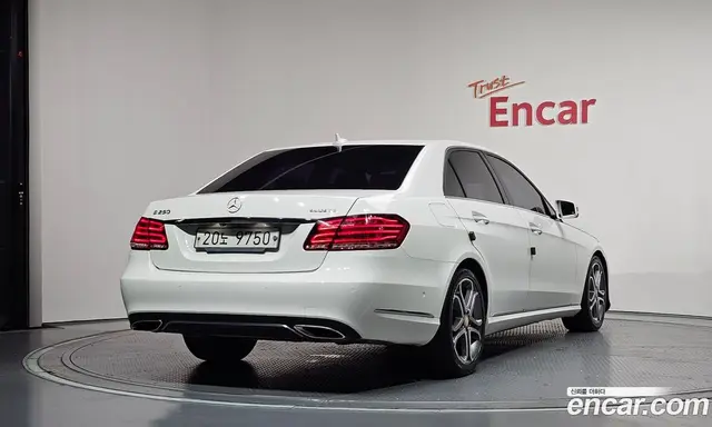 Mercedes-Benz E-Class 2015 2.1 автомат (гидро), миниатюра 2