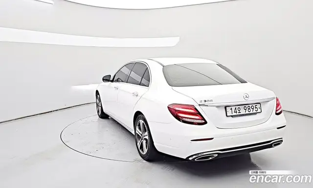 Mercedes-Benz E-Class 2019 2.0 автомат (гидро), миниатюра 2