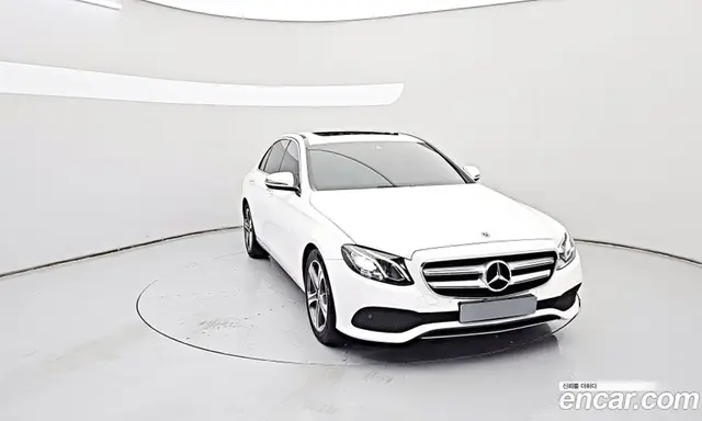 Mercedes-Benz E-Class 2019 2.0 автомат (гидро), миниатюра 3
