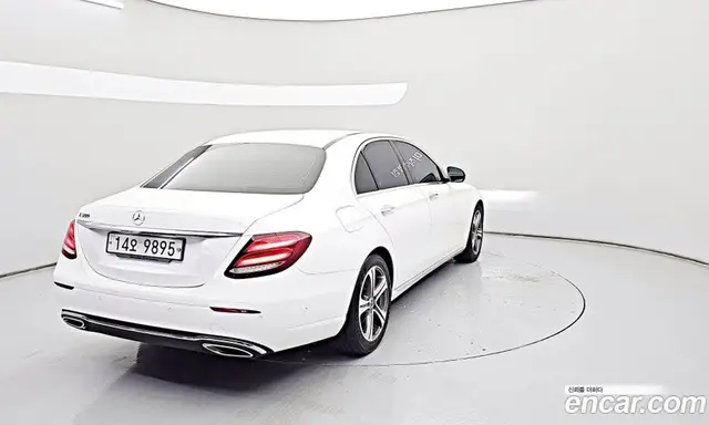Mercedes-Benz E-Class 2019 2.0 автомат (гидро), миниатюра 4