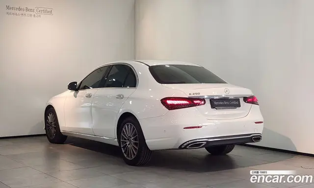 Mercedes-Benz E-Class 2022 2.0 автомат (гидро), миниатюра 2