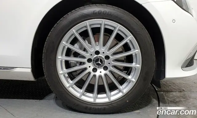 Mercedes-Benz E-Class 2022 2.0 автомат (гидро), миниатюра 5