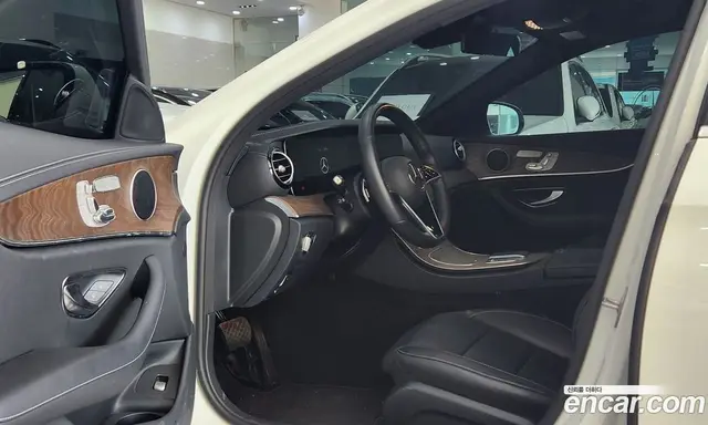 Mercedes-Benz E-Class 2022 2.0 автомат (гидро), миниатюра 10