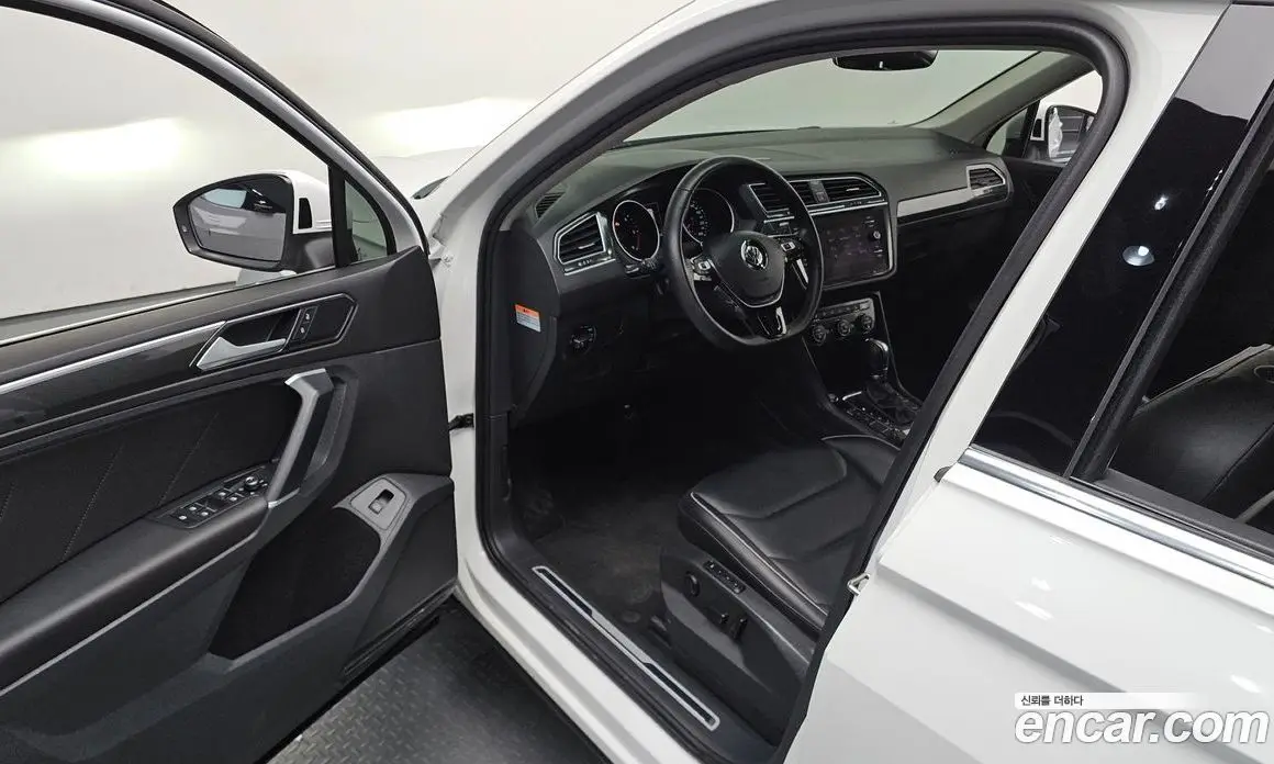 Volkswagen Tiguan 2018 2.0 автомат (гидро), фото 17 Volkswagen Tiguan 2018 2.0 автомат (гидро), фото 17