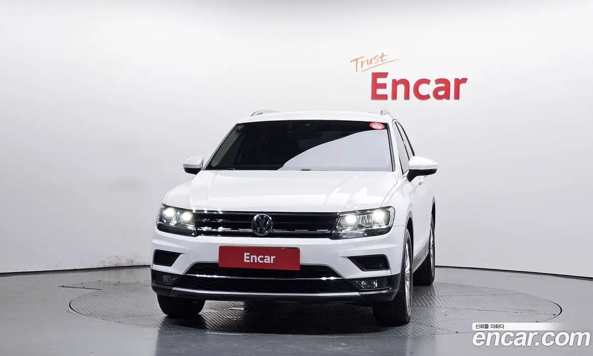 Volkswagen Tiguan 2018 2.0 автомат (гидро), фото 3 Volkswagen Tiguan 2018 2.0 автомат (гидро), фото 3