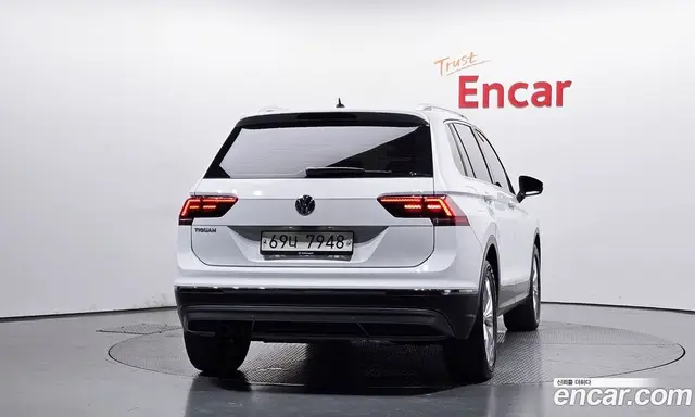Volkswagen Tiguan 2018 2.0 автомат (гидро), миниатюра 4 Volkswagen Tiguan 2018 2.0 автомат (гидро), миниатюра 4