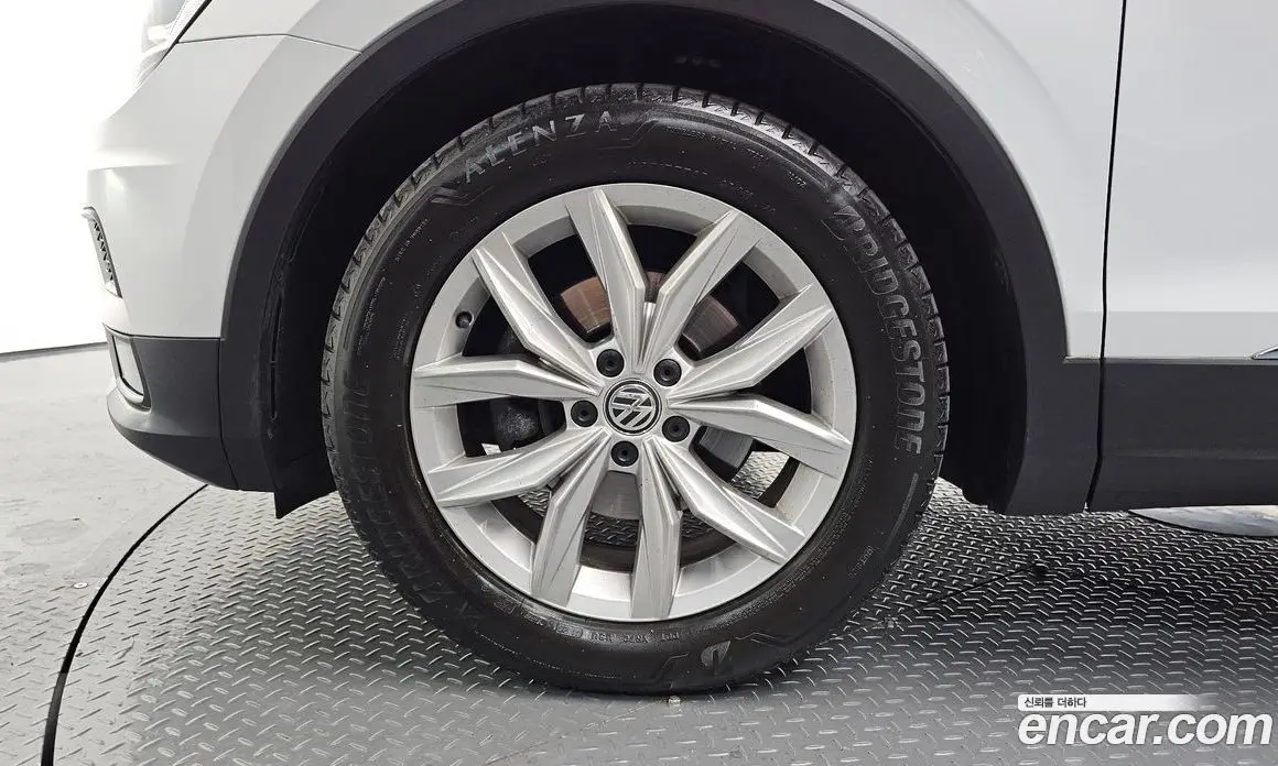 Volkswagen Tiguan 2018 2.0 автомат (гидро), фото 5 Volkswagen Tiguan 2018 2.0 автомат (гидро), фото 5