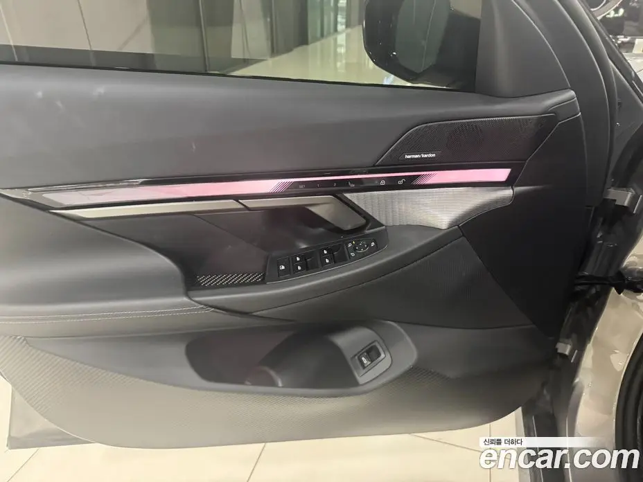 BMW 5 серия 2025 2.0 автомат (гидро), фото 16