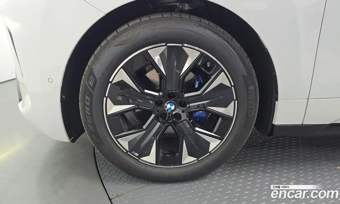 BMW iX 2025 0.3 автомат (гидро), фото 5