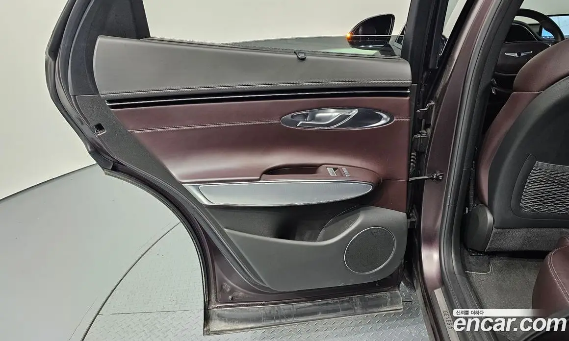 Genesis GV70 2021 2.5 автомат (гидро), фото 15 Genesis GV70 2021 2.5 автомат (гидро), фото 15