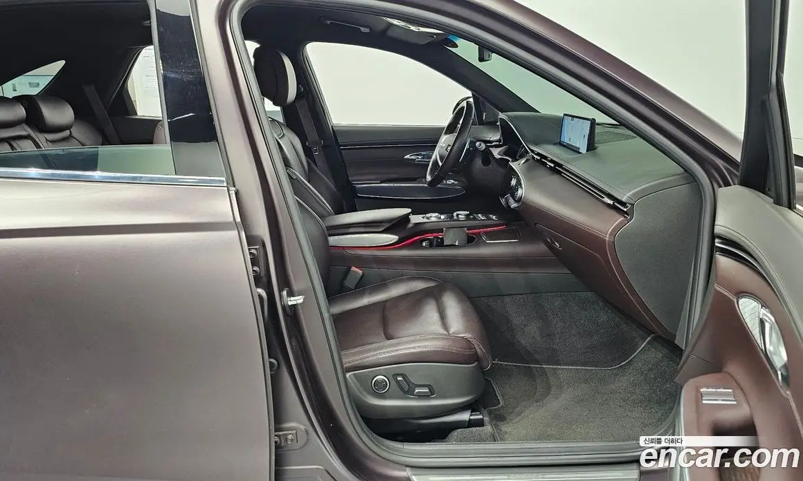 Genesis GV70 2021 2.5 автомат (гидро), фото 17 Genesis GV70 2021 2.5 автомат (гидро), фото 17