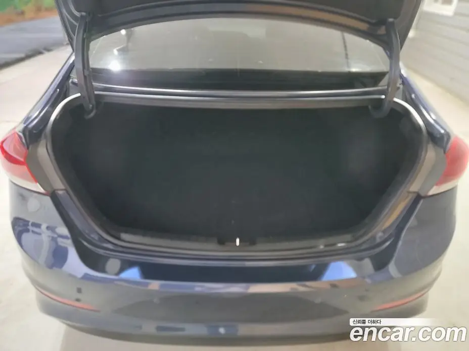 Hyundai Avante 2017 1.6 автомат (гидро), фото 20
