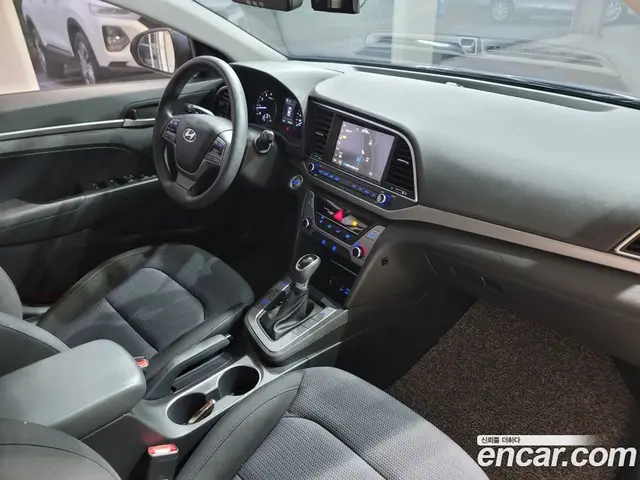 Hyundai Avante 2017 1.6 автомат (гидро), миниатюра 7