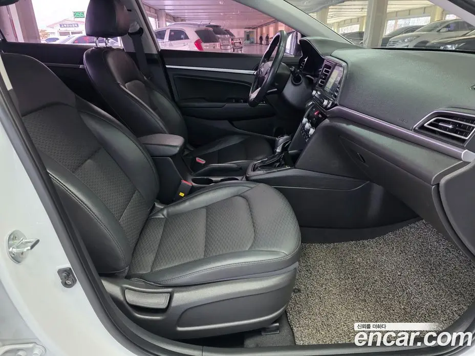 Hyundai Avante 2020 1.6 автомат (гидро), фото 15