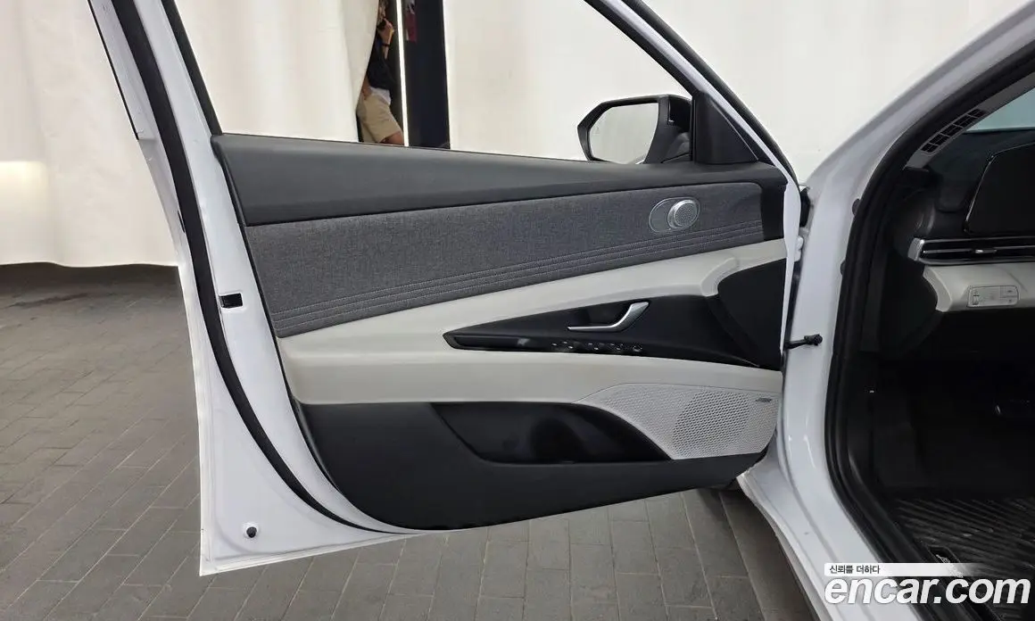 Hyundai Avante 2021 1.6 автомат (гидро), фото 13