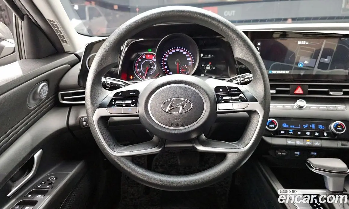 Hyundai Avante 2022 1.6 автомат (гидро), фото 13