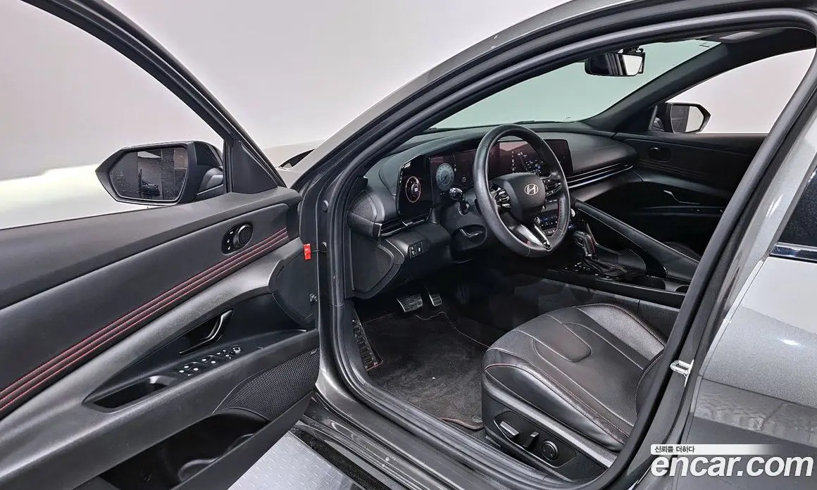 Hyundai Avante 2023 1.6 автомат (гидро), фото 13