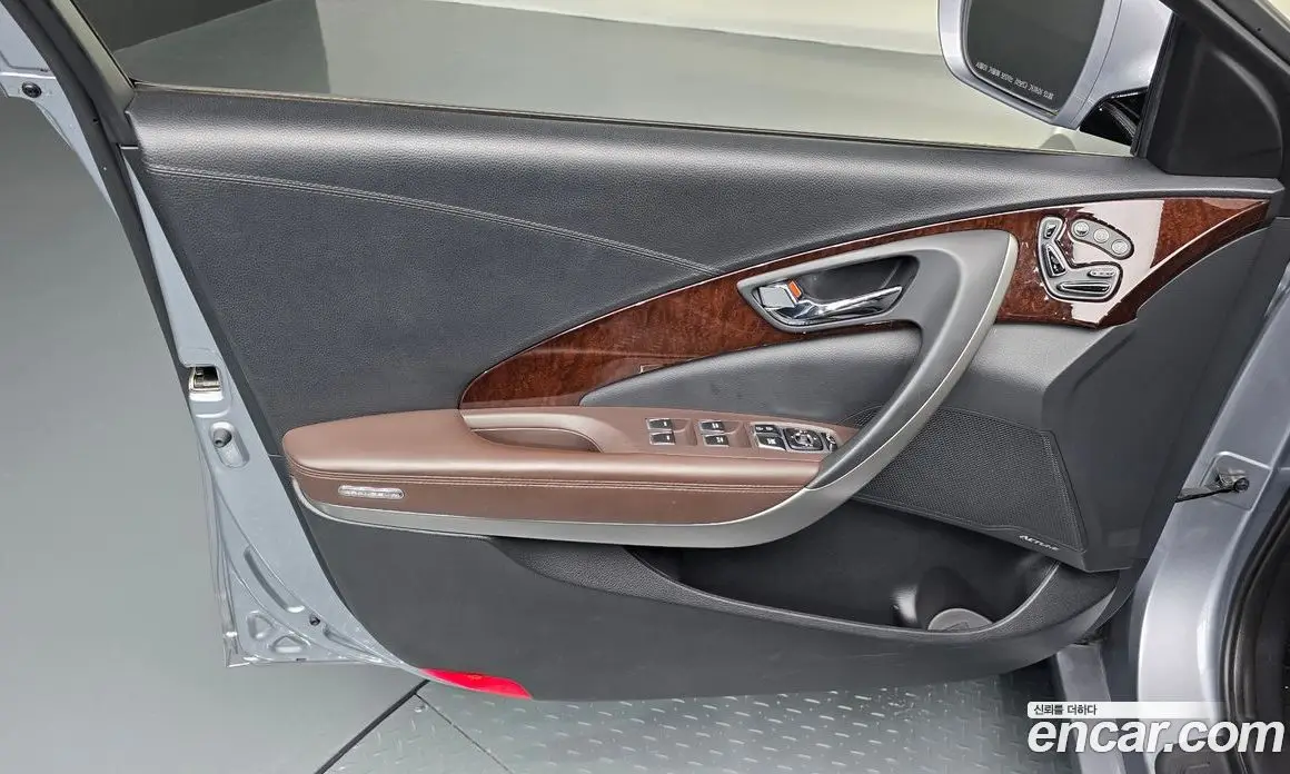 Hyundai Grandeur 2015 2.2 автомат (гидро), фото 14 Hyundai Grandeur 2015 2.2 автомат (гидро), фото 14