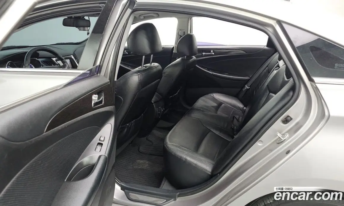 Hyundai Sonata 2011 2.0 автомат (гидро), фото 11