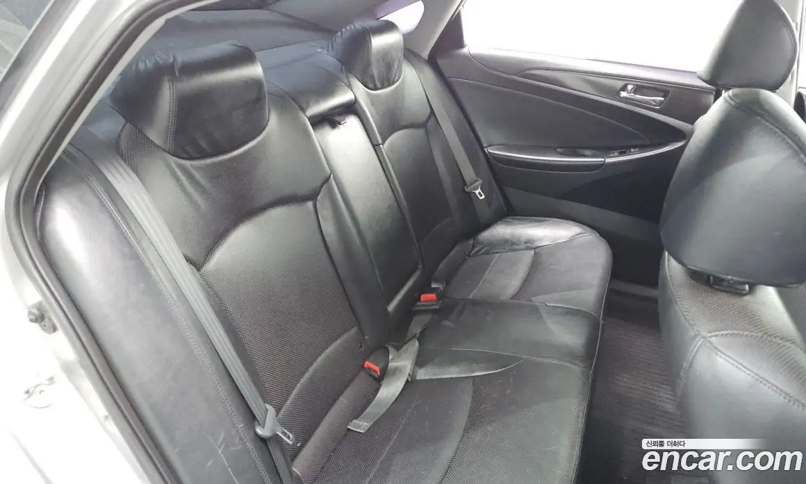 Hyundai Sonata 2011 2.0 автомат (гидро), фото 16