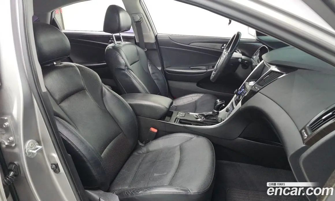 Hyundai Sonata 2011 2.0 автомат (гидро), фото 17