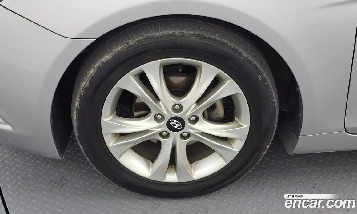 Hyundai Sonata 2011 2.0 автомат (гидро), фото 5