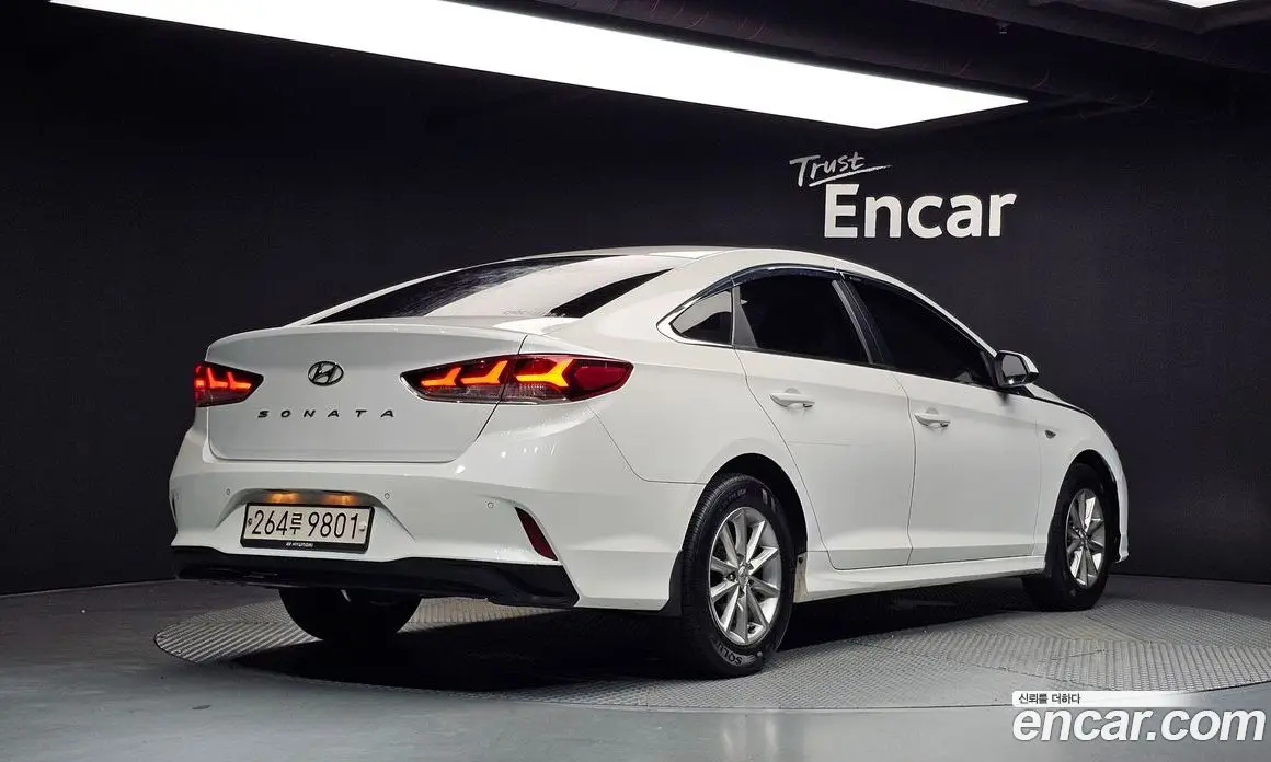 Hyundai Sonata 2017 2.0 автомат (гидро), фото 2 Hyundai Sonata 2017 2.0 автомат (гидро), фото 2