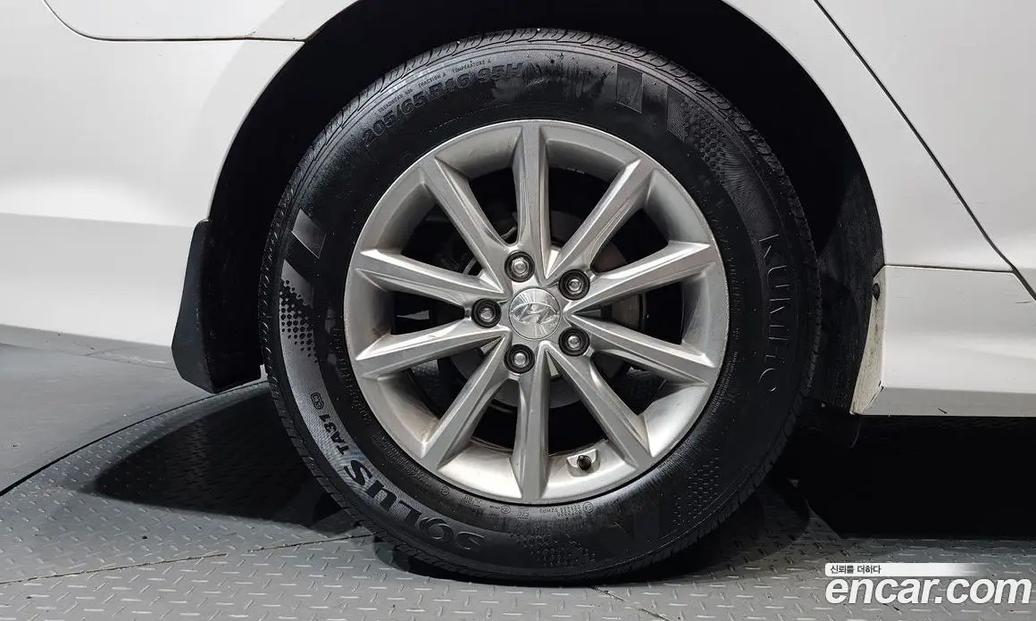 Hyundai Sonata 2017 2.0 автомат (гидро), фото 5 Hyundai Sonata 2017 2.0 автомат (гидро), фото 5