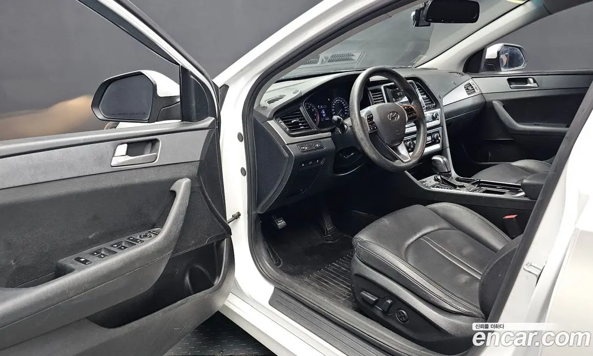 Hyundai Sonata 2017 2.0 автомат (гидро), фото 10 Hyundai Sonata 2017 2.0 автомат (гидро), фото 10