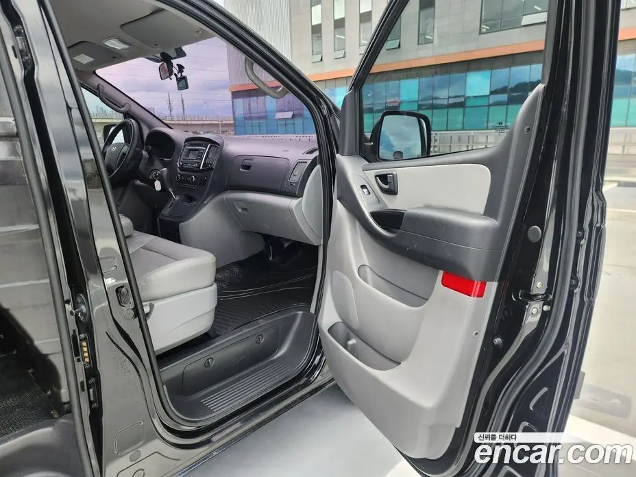Hyundai Starex 2016 2.5 автомат (гидро), фото 15 Hyundai Starex 2016 2.5 автомат (гидро), фото 15
