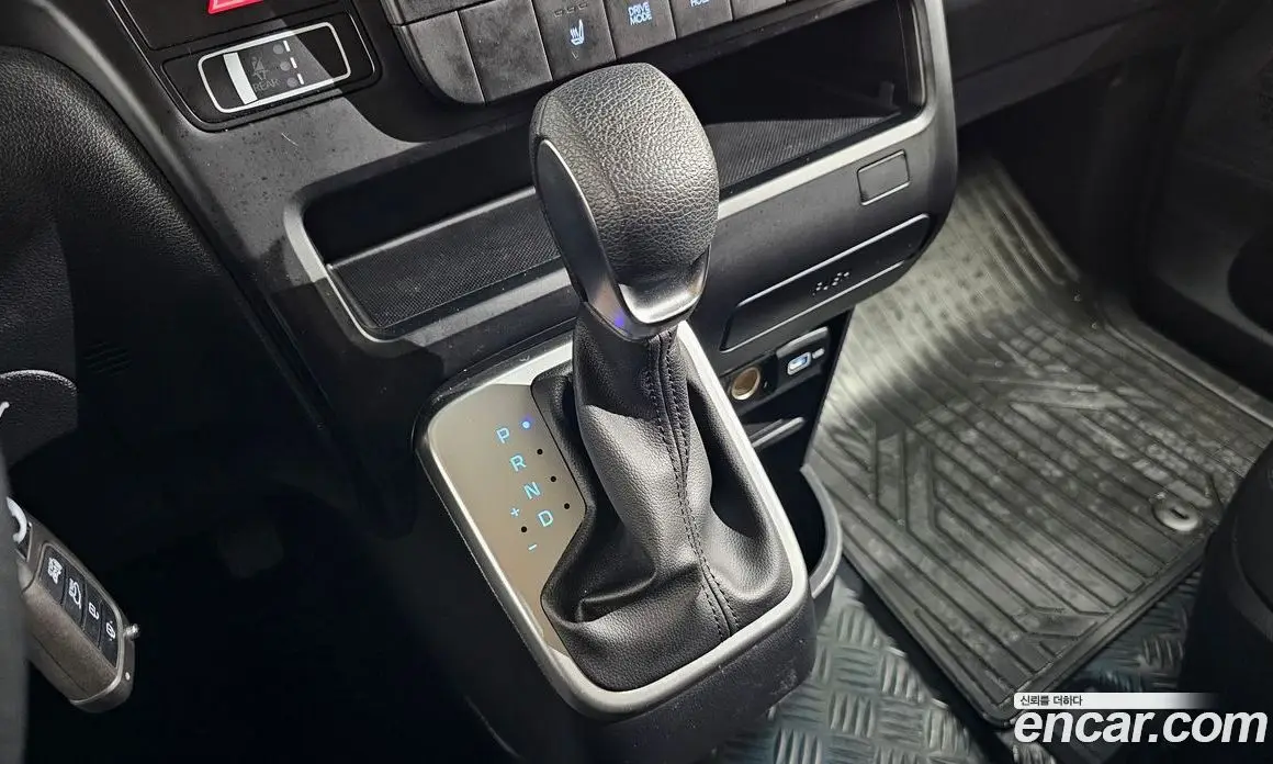 Hyundai Staria 2021 2.2 автомат (гидро), фото 12