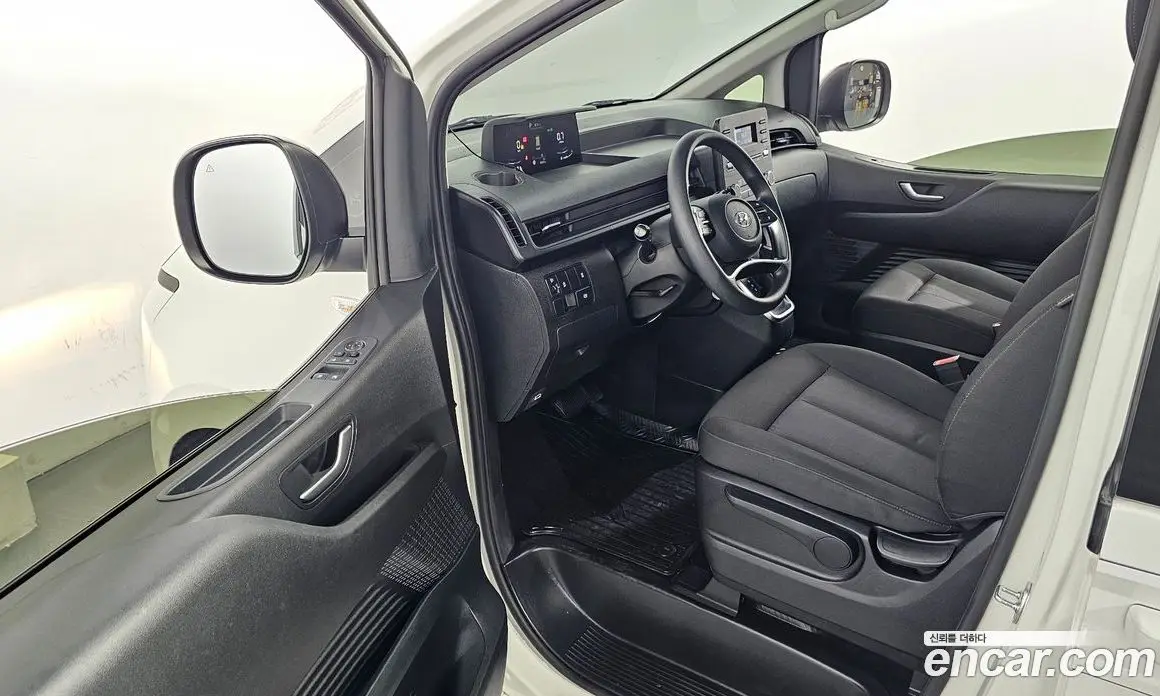Hyundai Staria 2021 2.2 автомат (гидро), фото 13