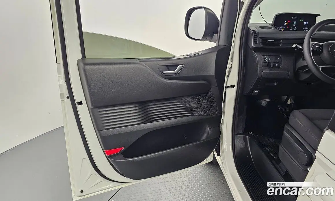 Hyundai Staria 2021 2.2 автомат (гидро), фото 14