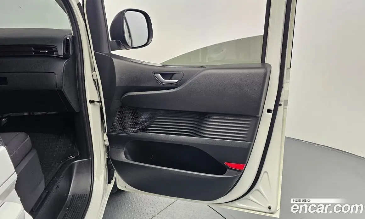 Hyundai Staria 2021 2.2 автомат (гидро), фото 15